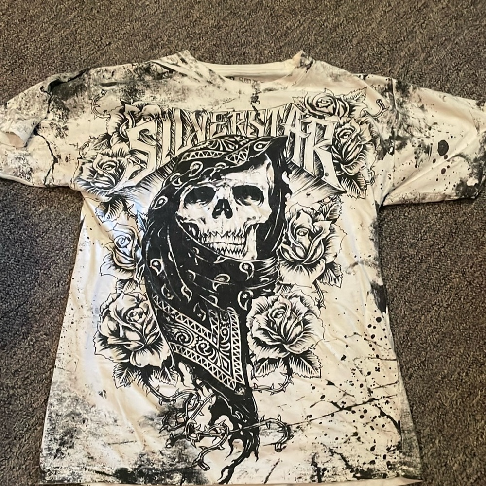 GUC Silverstar skull and roses Tshirt sz Medium